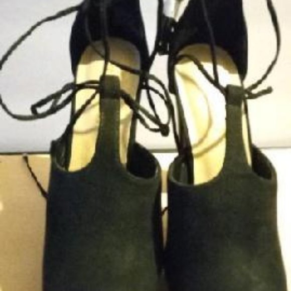 Shoes - Picture 2 of 4